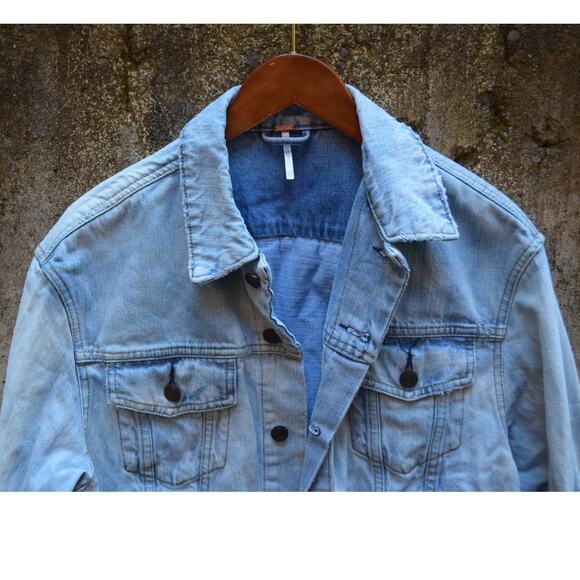 Free People Light Wash Denim Jacket with Paisley Quilted Back Patch – Size S - Picture 2 of 3